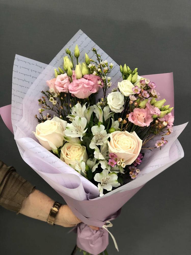 Букет цветов из: Альстромерии, Розы и Лизиантусы в Новом Торъяле