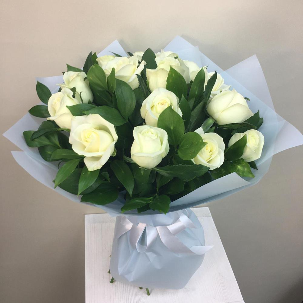 Букет 15 Белых роз Проуд в Новом Торъяле