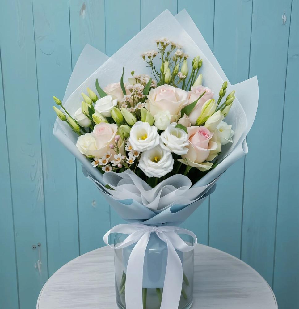 Букет цветов из: Розы и Лизиантусы в Новом Торъяле