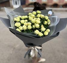 Букет Белые кустовые розы Солинеро в Новом Торъяле