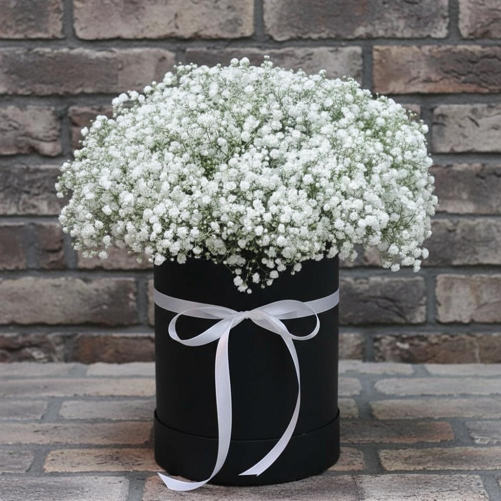 Цветочная композиция из Гипсофила в шляпной коробке в Новом Торъяле