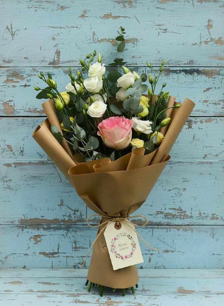 Букет цветов из: Розы и Лизиантусы в Новом Торъяле