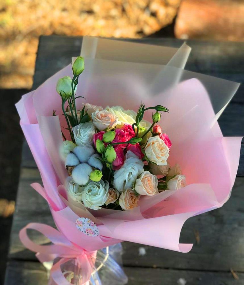 Букет цветов из: Розы и Лизиантусы в Новом Торъяле