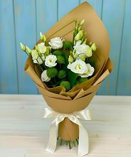 Букет цветов из:  Хризантемы и Лизиантусы в Новом Торъяле