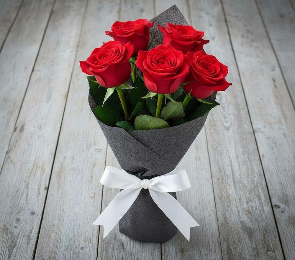 Букет 5 Красных роз Эдлесс Лав в Новом Торъяле