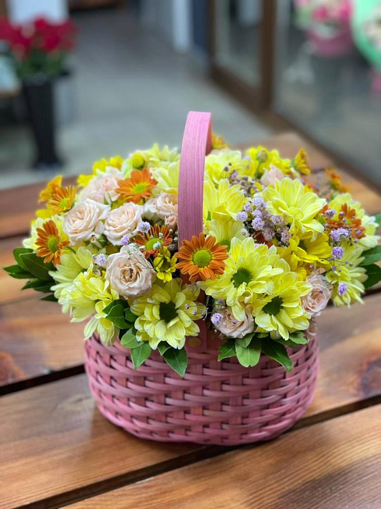 Цветочная композиция из Хризантемы и Розы в корзине в Новом Торъяле